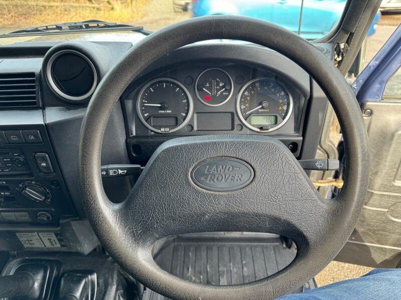 LAND ROVER DEFENDER