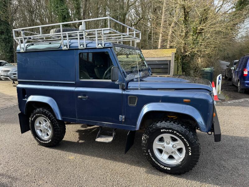 LAND ROVER DEFENDER