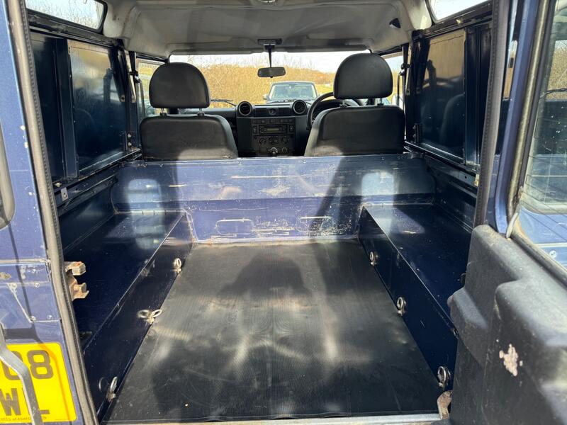 LAND ROVER DEFENDER