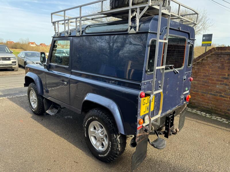 LAND ROVER DEFENDER