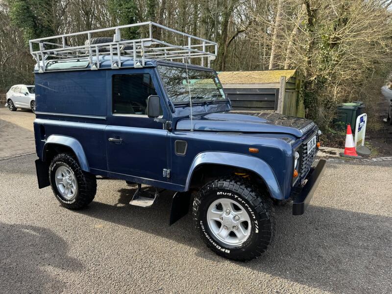 LAND ROVER DEFENDER