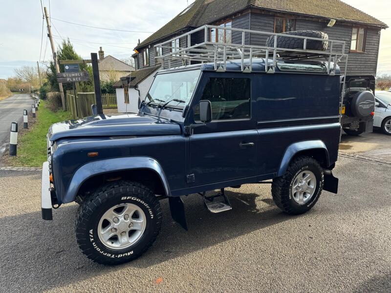 LAND ROVER DEFENDER