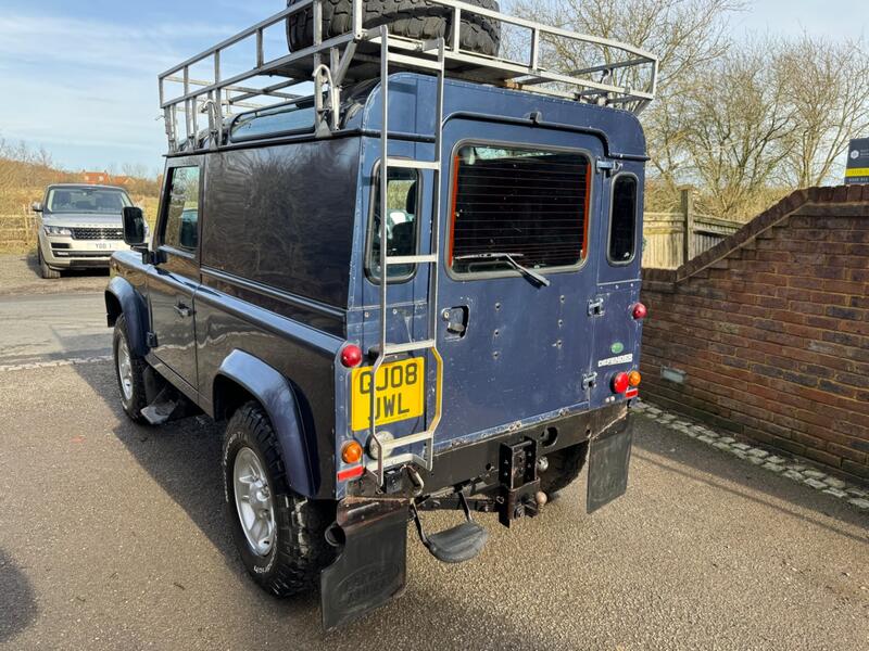 LAND ROVER DEFENDER