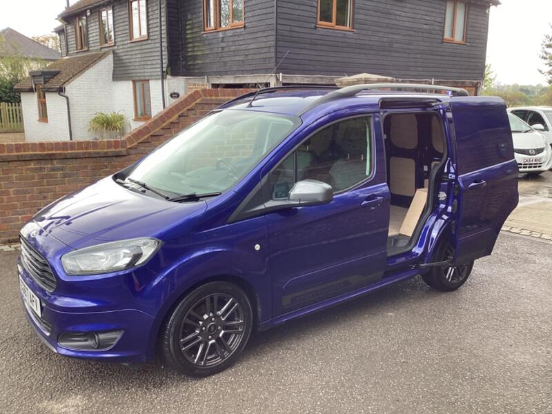 FORD TRANSIT COURIER