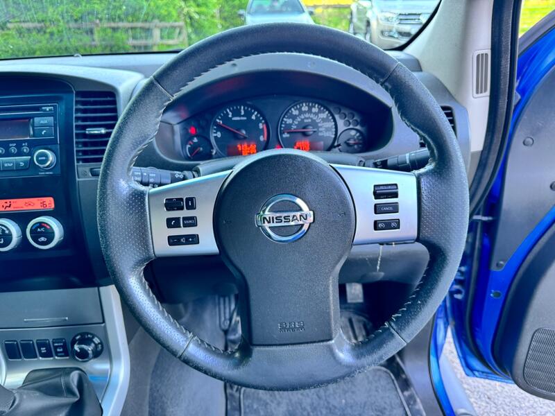 NISSAN NAVARA