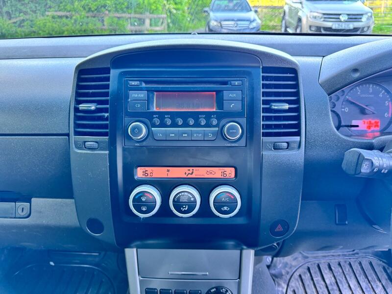 NISSAN NAVARA
