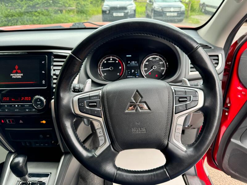 MITSUBISHI L200