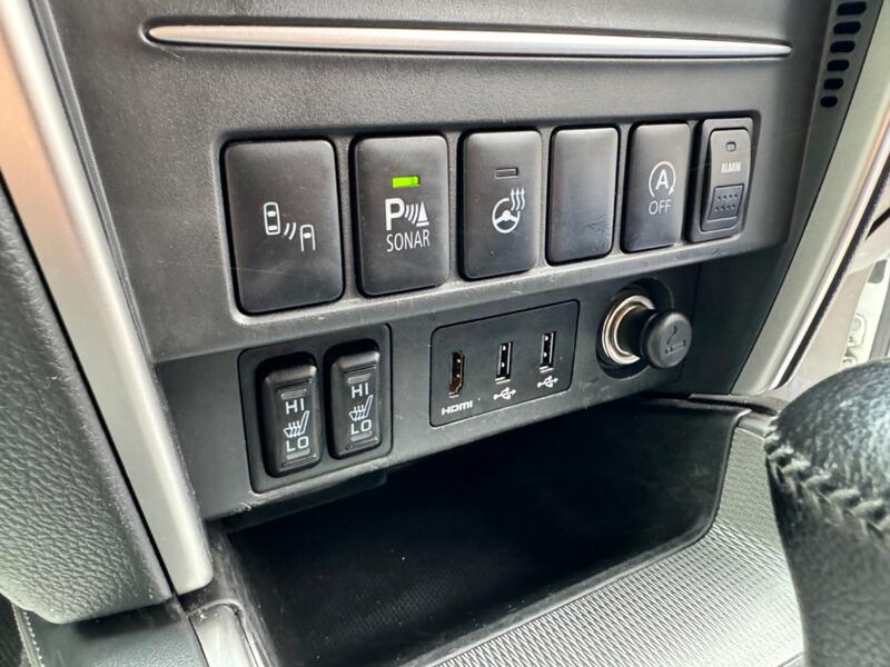 MITSUBISHI L200