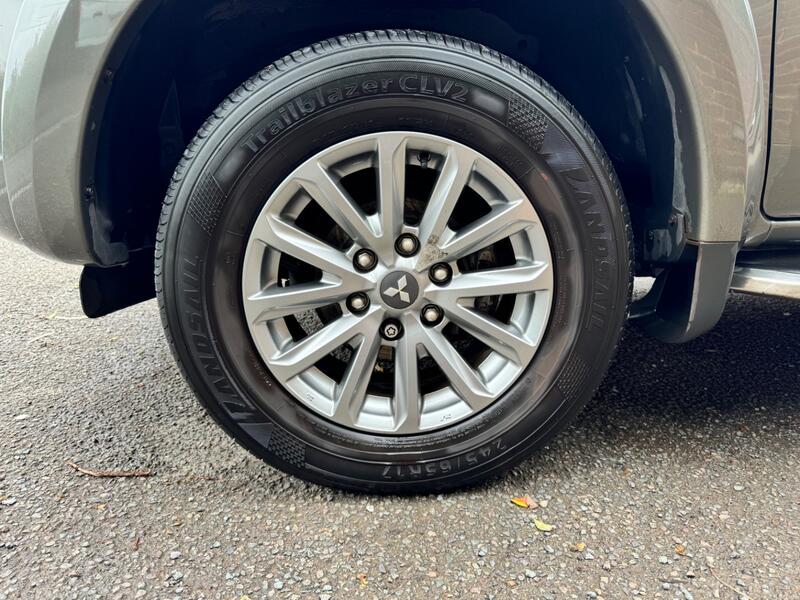 MITSUBISHI L200