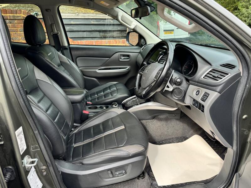 MITSUBISHI L200