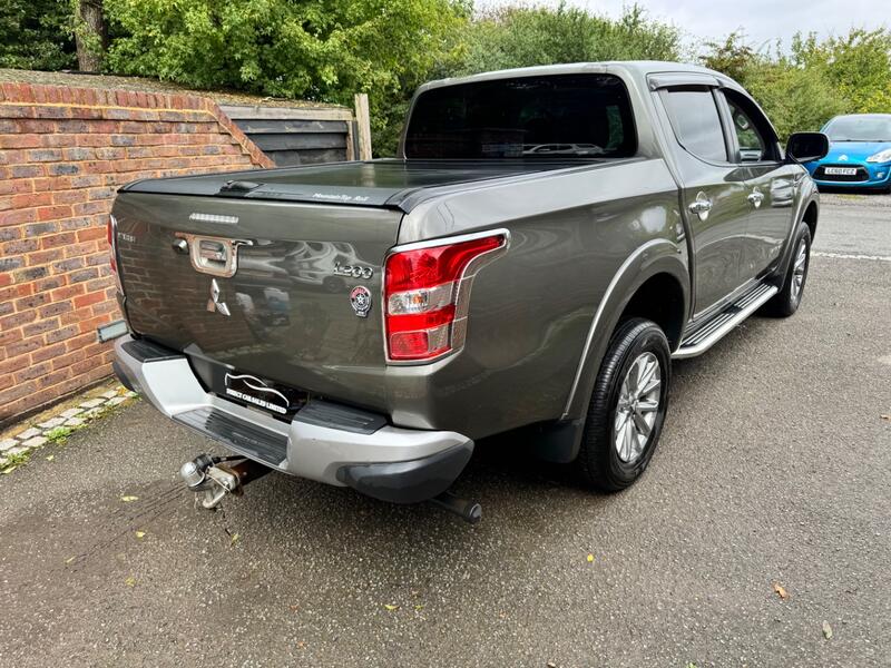 MITSUBISHI L200