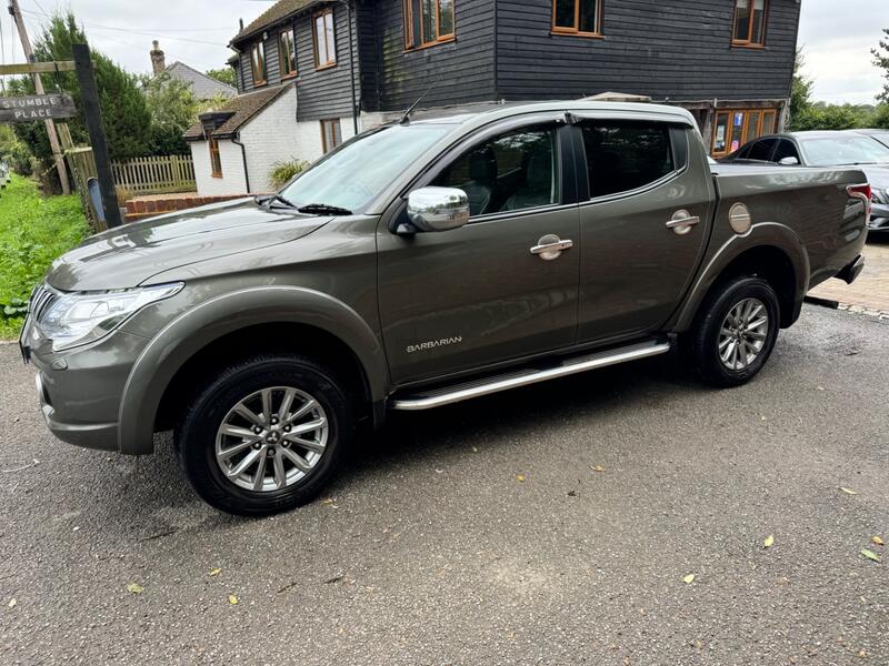 MITSUBISHI L200