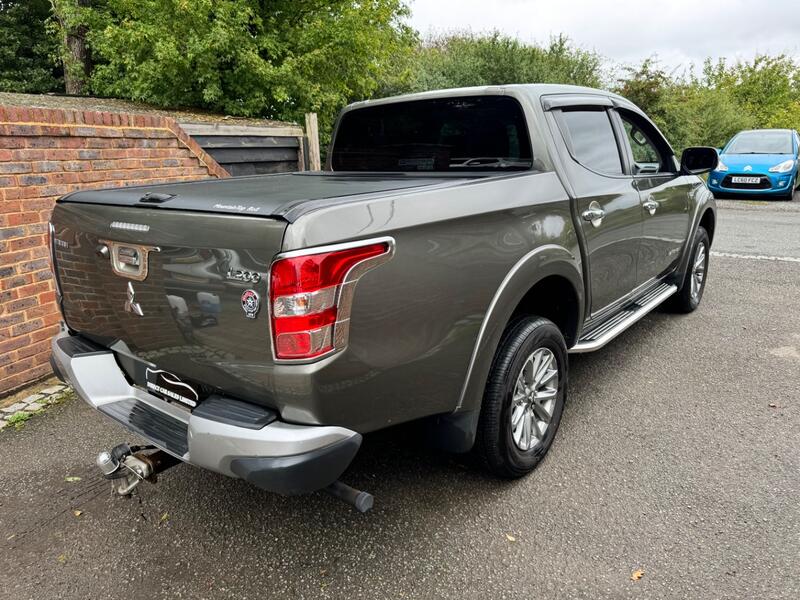 MITSUBISHI L200