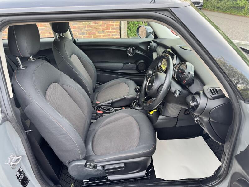 MINI HATCH