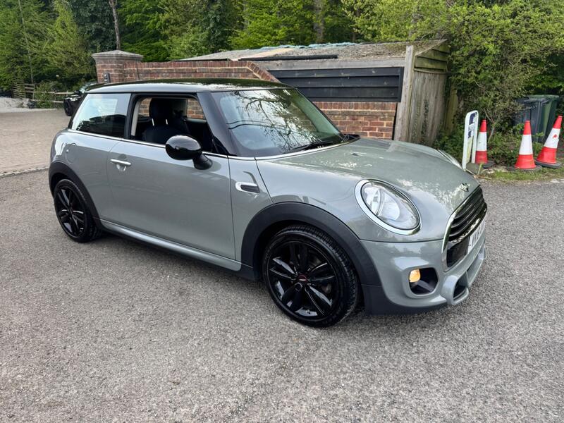 MINI HATCH