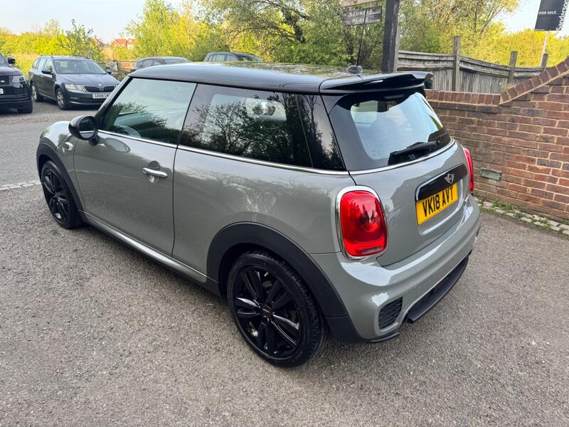 MINI HATCH