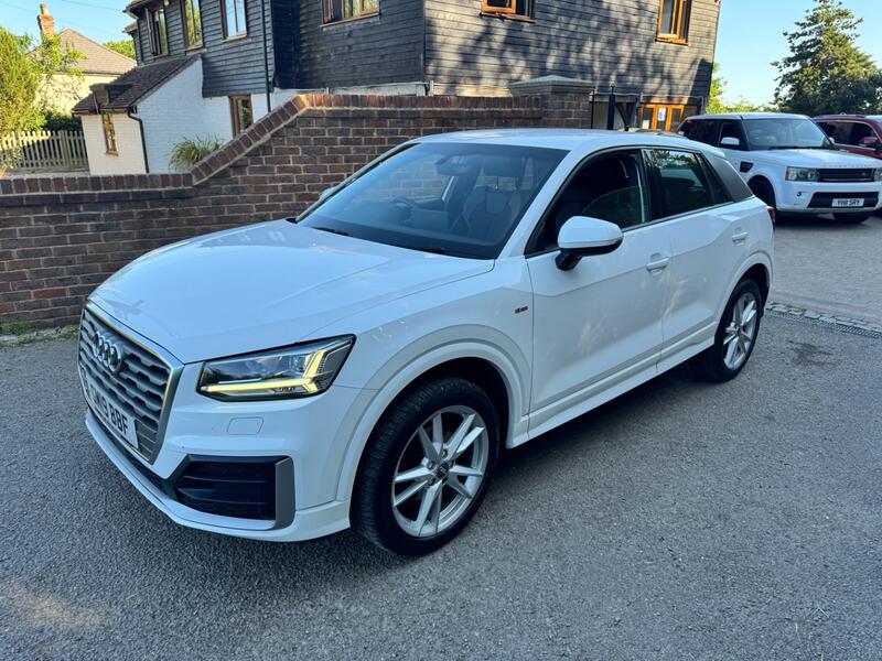 AUDI Q2