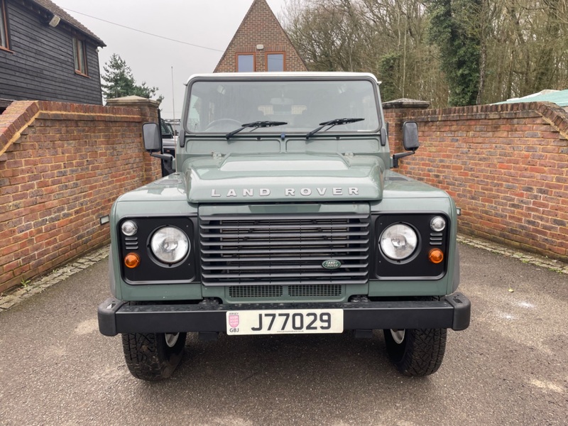 LAND ROVER DEFENDER 110