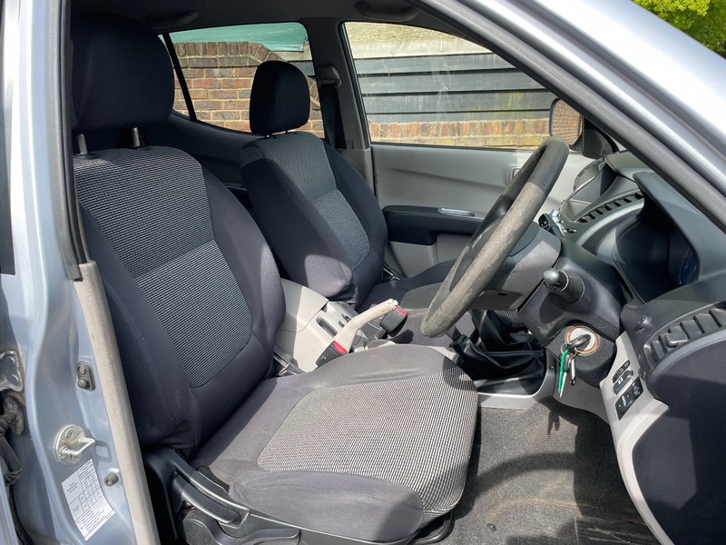 MITSUBISHI L200