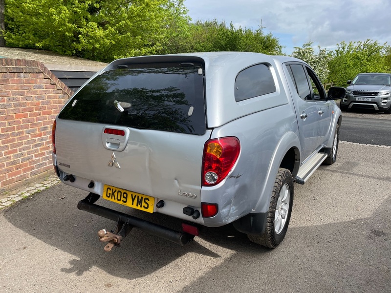MITSUBISHI L200