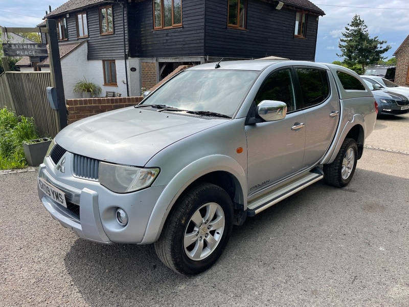 MITSUBISHI L200