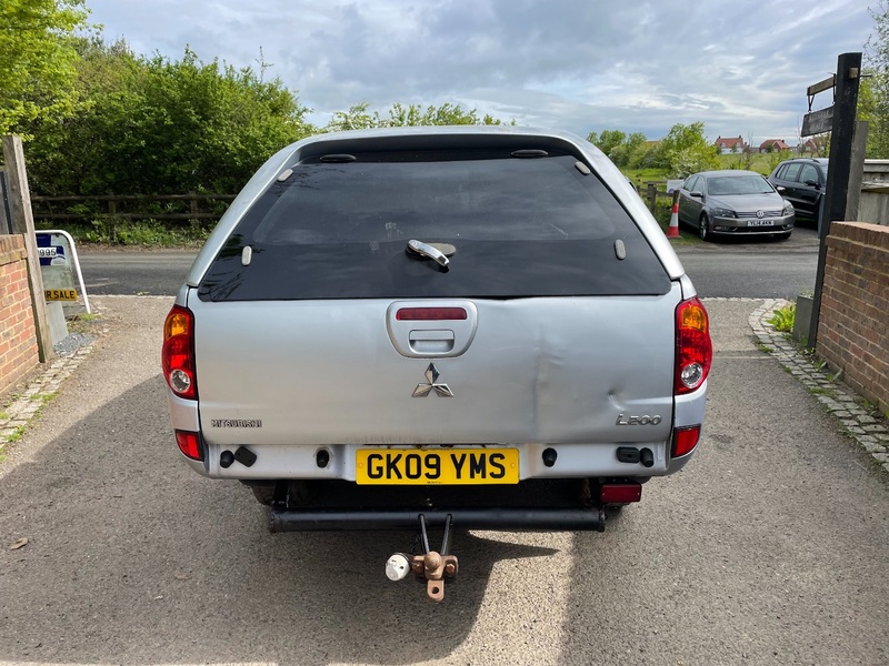MITSUBISHI L200