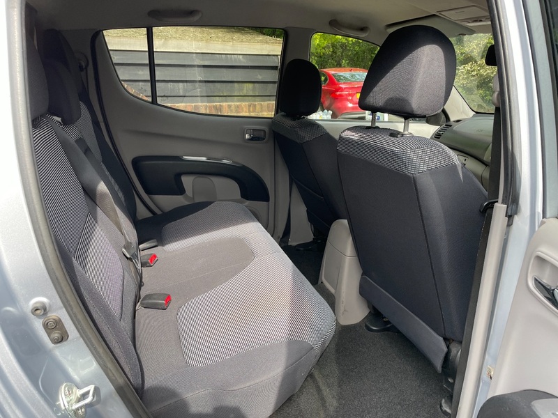 MITSUBISHI L200