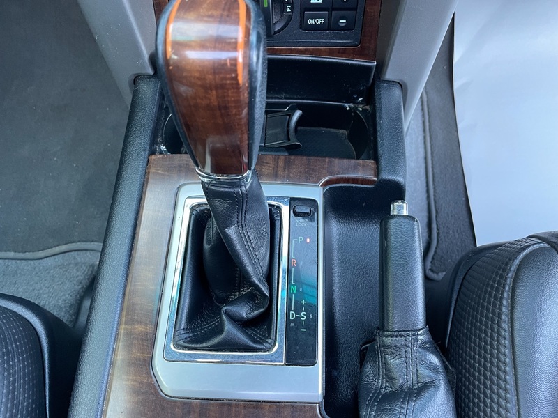 TOYOTA LAND CRUISER
